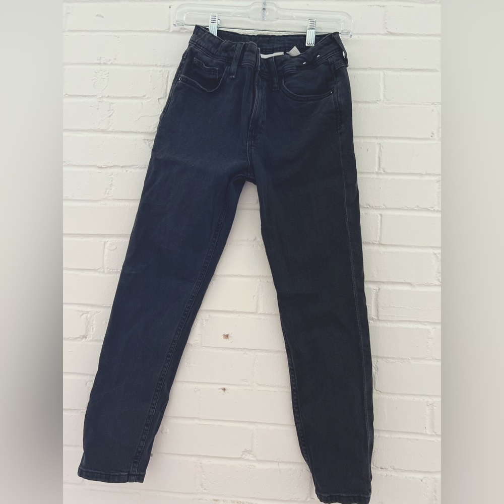 Boys jeans US 12. H&M relaxed/coupe decontractée. Dark Gray/washed out black.